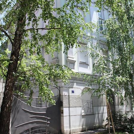 Garden Center Apartment Novi Sad Buitenkant foto
