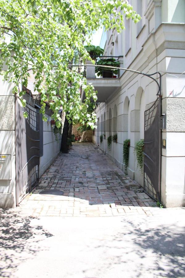 Garden Center Apartment Novi Sad Buitenkant foto