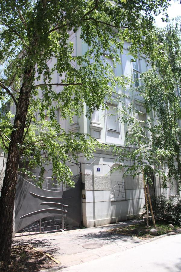 Garden Center Apartment Novi Sad Buitenkant foto
