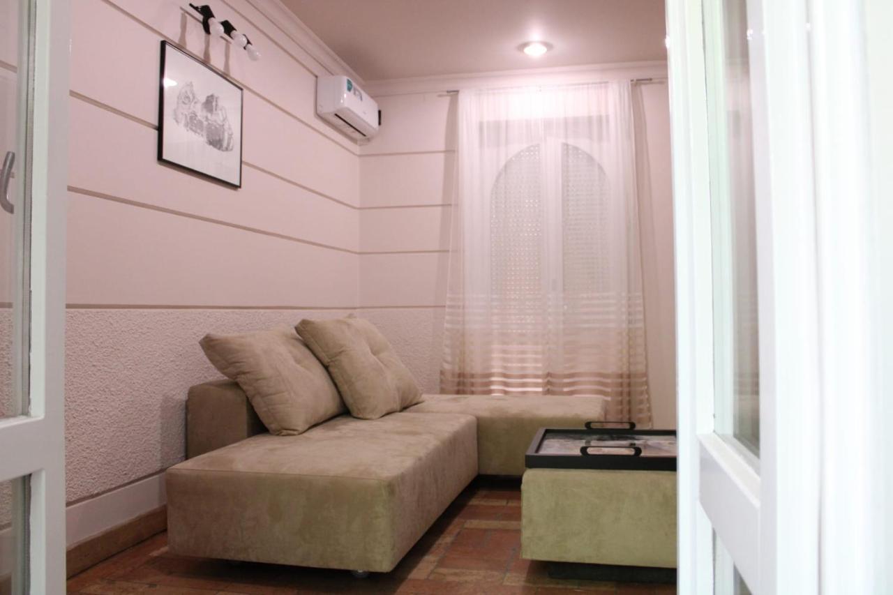 Garden Center Apartment Novi Sad Buitenkant foto
