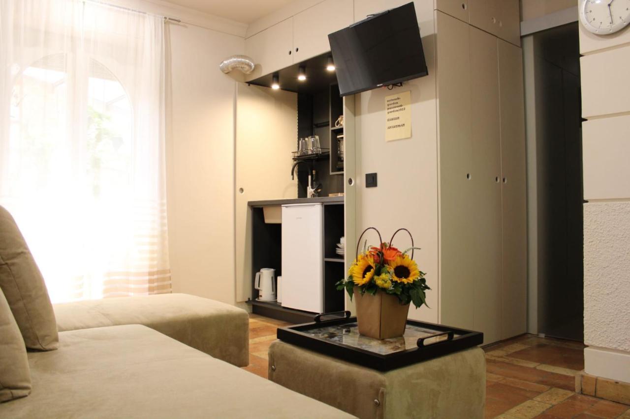 Garden Center Apartment Novi Sad Buitenkant foto