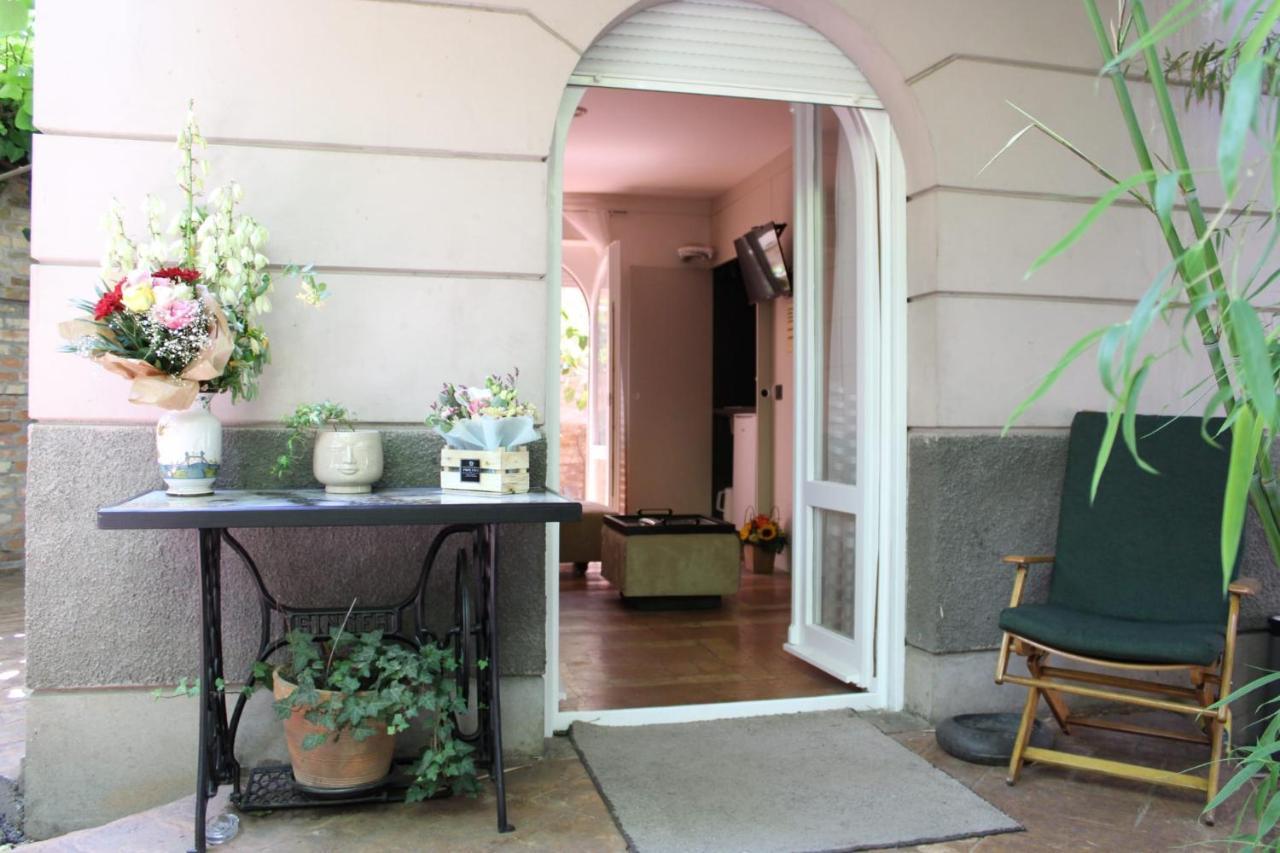 Garden Center Apartment Novi Sad Buitenkant foto